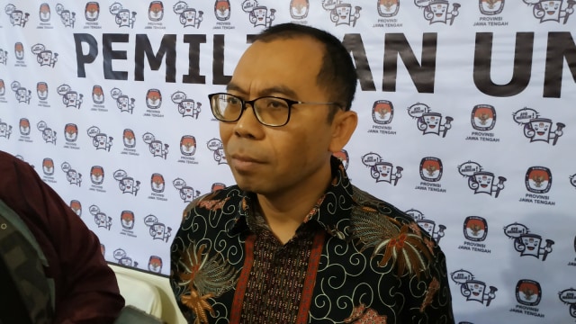 Komisioner KPU Jawa Tengah, Paulus Widiyantoro. Foto: Afiati Tsalitsati/kumparan