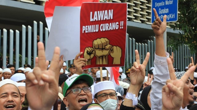 Massa Aksi di depan gedung Bawaslu