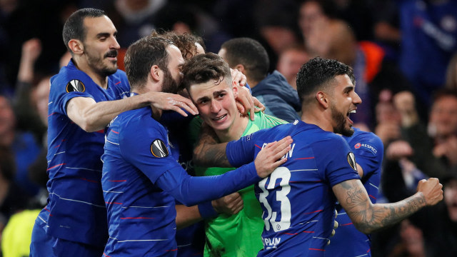 Pemain-pemain Chelsea merayakan keberhasilan melangkah ke final Liga Europa 2018/19. Foto: REUTERS/David Klein