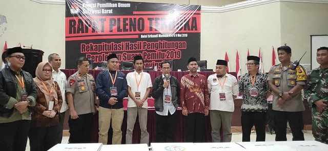 Rekapitulasi KPU Sulbar Rampung, Jokowi Ungguli Prabowo (29383)