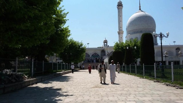 Masjid Hazrat Bal di Srinagar, Kashmir, India. Foto: Khiththati/acehkini