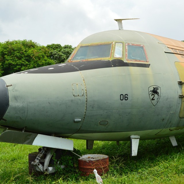Pesawat Fokker F-27 Troopship bernomor A-2706 dioperasikan TNI AU selama periode 1976-2012. Dok: Bagas Putra Riyadhana.