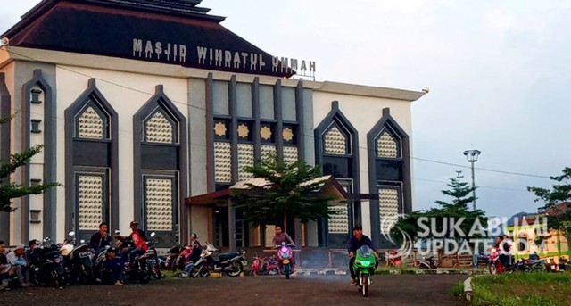 Komplek Asrama Haji Pusbangdai, Cikembang, Kecamatan Cikembar, Kabupaten Sukabumi jadi tempat favorit warga sekitar ngabuburit. | Sumber Foto:Ruslan AG