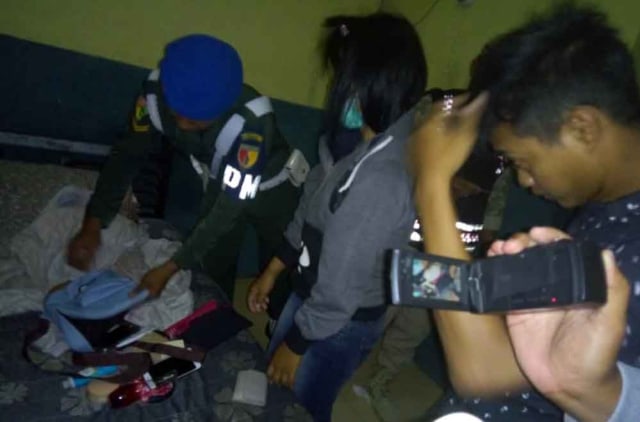 Petugas gabungan jaring pasangan mesum di Jombang