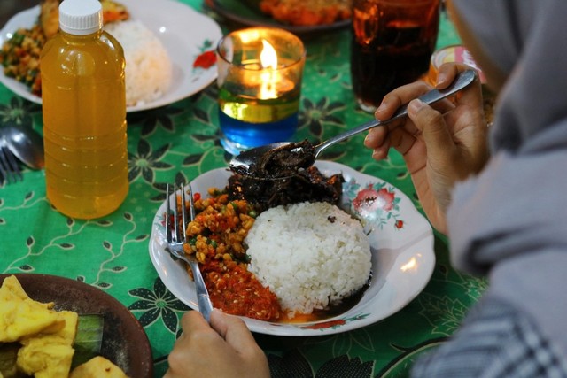 Kamu Pencinta Kuliner Pedas? Wajib Coba Sego Sambel Cak Uut (603497)