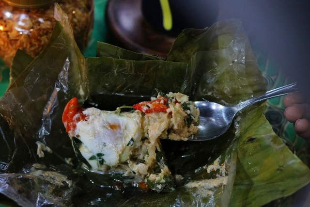 Kamu Pencinta Kuliner Pedas? Wajib Coba Sego Sambel Cak Uut (603498)