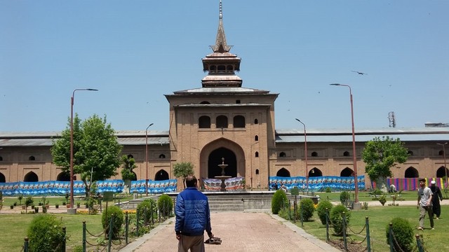 Masjid Besar Kashmir terkenal dengan menara pagodanya. Foto: Kiththati/acehkini