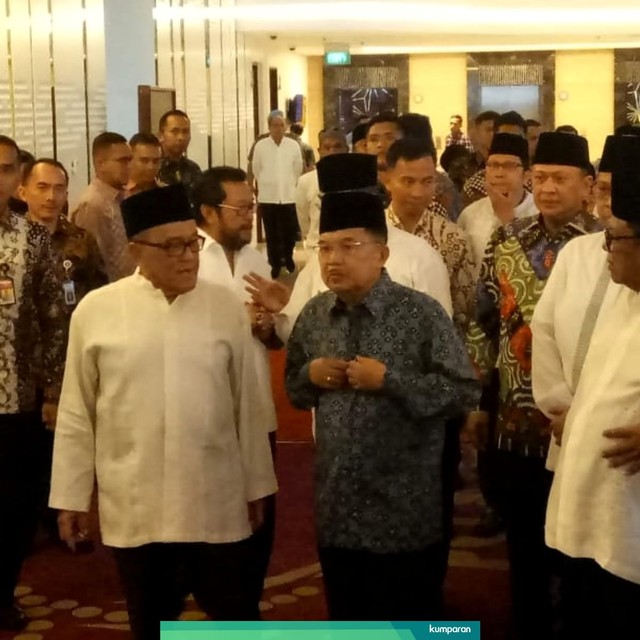 Aburizal Bakrie dan Jusuf Kalla hadir di acara buka bersama di Hotel Js Luwansa, Jakarta. Foto: Fahrian Saleh/kumparan