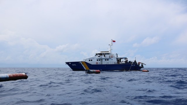 KKP Tertibkan 4 rumpon ilegal Filipina di Perairan Sulawesi Utara. Foto: Dok. PSDKP KKP