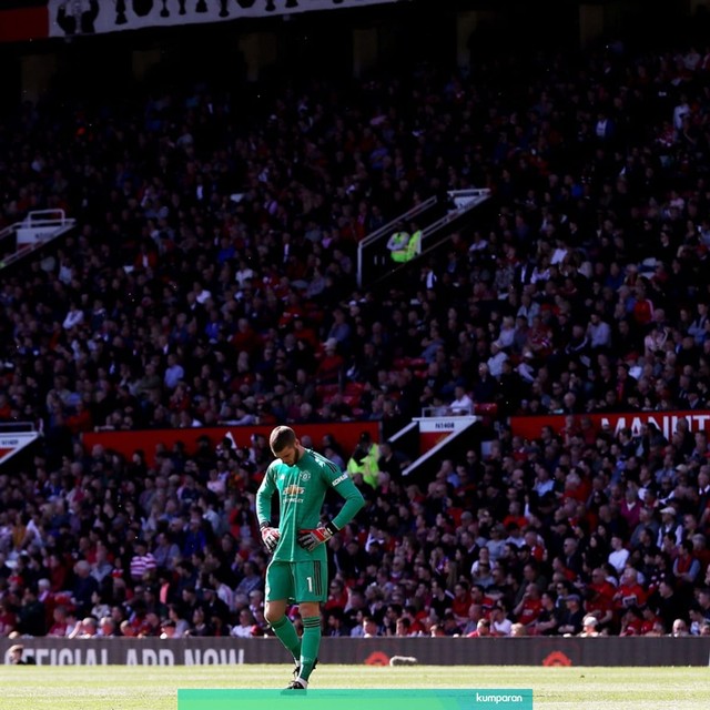 Kiper Manchester United, David de Gea, tertunduk lesu. Foto: Lee Smith/Reuters