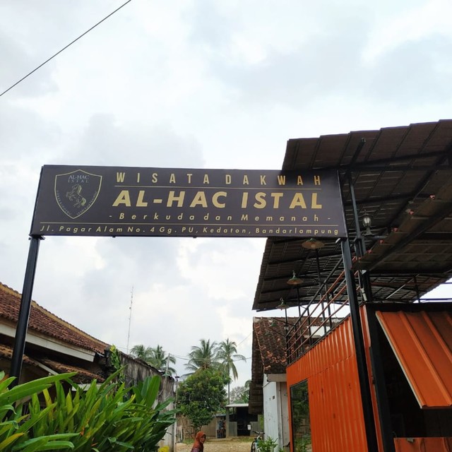 Plang Al-Hac Istal | Foto: Kiki Novilia/Lampung Geh