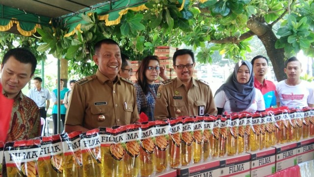 Wali Kota Yogyakarta, Haryadi Suyuti saat gelar bazar murah di Balaikota Yogyakarta, Senin (13/5/2019). Foto: ken.