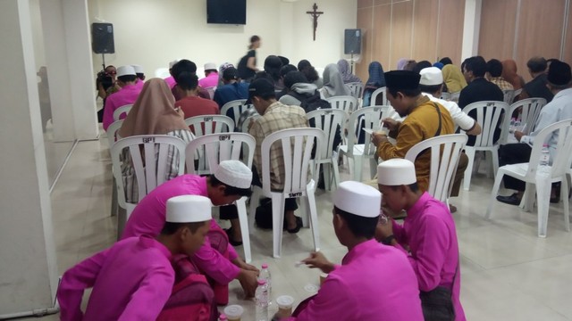 Peringatan 1 tahun pasca tregedi bom Surabaya di Gereja Santa Maria Tak Bercela
