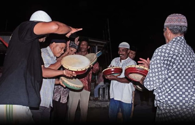 Tradisi Hadrat di Malam Ramadan ala Warga Morella, Maluku Tengah (25254)