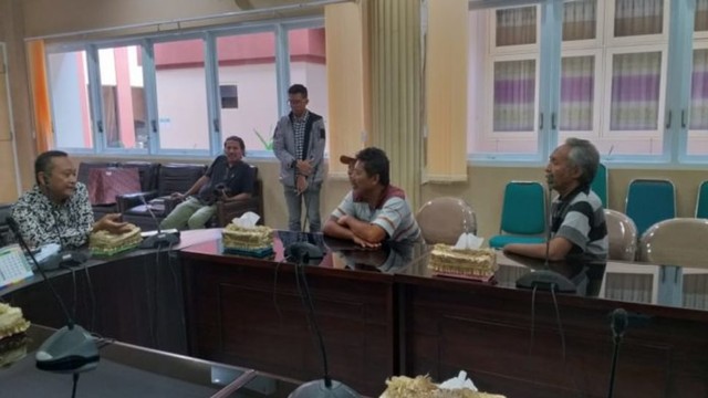 Sepi Pembeli, Pedagang Buah di Pasar Kota Probolinggo Wadul ke Dewan