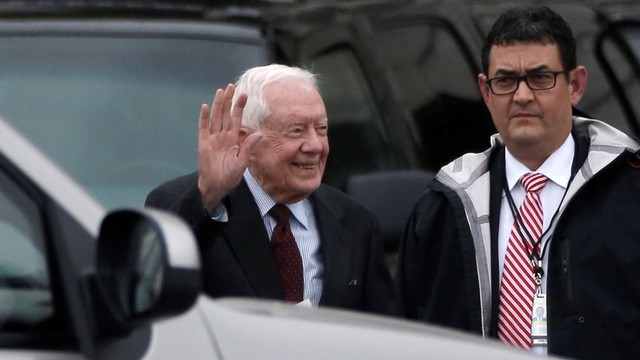 Mantan Presiden Amerika Serikat, Jimmy Carter (kiri). Foto: Reuters