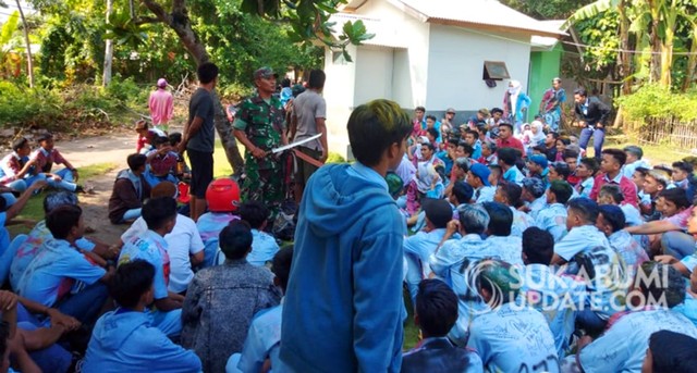 Ratusan pelajar diamankan di Mapolsek Tegalbuleud, Kabupaten Sukabumi usai berkonvoi, Senin (13/5/2019) siang, sekitar pukul 14.25 WIB. | Sumber Foto:Istimewa