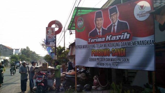Baliho Prabowo-Sandi di Pasuruan