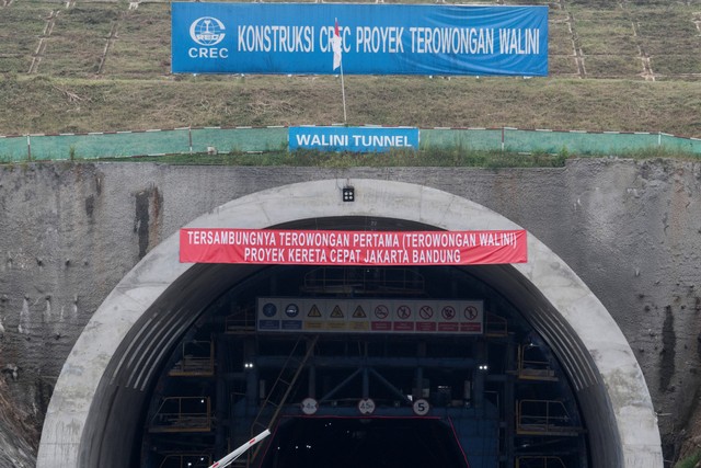 Tunnel Walini saat pengerjaan proyek Kereta Cepat Jakarta-Bandung di Kabupaten Bandung Barat, Jawa Barat, Selasa (14/5). Foto: ANTARA FOTO/ M Agung Rajasa