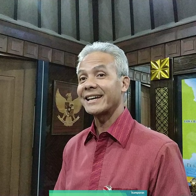 Gubernur Jawa Tengah, Ganjar Pranowo ditemui diruang kerjanya. Foto: Afiati Tsalitsati/kumparan