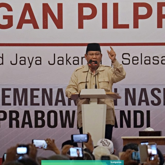 Calon presiden nomor urut 02, Prabowo Subianto saat berpidato dalam acara "Mengungkapkan Fakta-fakta Kecurangan Pilpres 2019". Foto: Fanny Kusumawardhani/kumparan