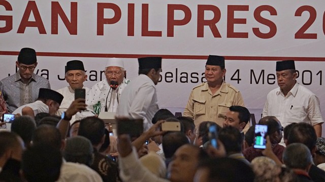 Calon presiden nomor urut 02, Prabowo Subianto dalam acara "Mengungkapkan Fakta-fakta Kecurangan Pilpres 2019" di Hotel Sahid. Foto: Fanny Kusumawardhani/kumparan