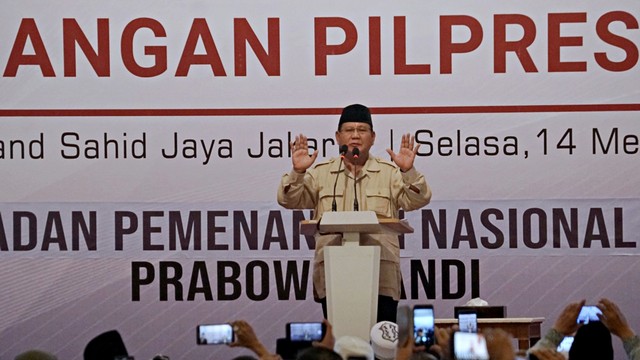 Calon presiden nomor urut 02, Prabowo Subianto memberikan pidato dalam acara "Mengungkapkan Fakta-fakta Kecurangan Pilpres 2019". Foto: Fanny Kusumawardhani/kumparan