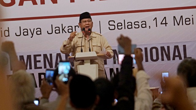 Calon presiden nomor urut 02, Prabowo Subianto memberikan pidato dalam acara "Mengungkapkan Fakta-fakta Kecurangan Pilpres 2019". Foto: Fanny Kusumawardhani/kumparan