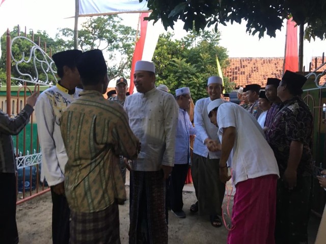 Bupati dan Wakil Bupati Sampang tiba bersafari ramadhan di Desa Gulbung Kecamatan Pangarengan, Selasa (14/5/2019) sore. (Ryan Hariyanto/MM).