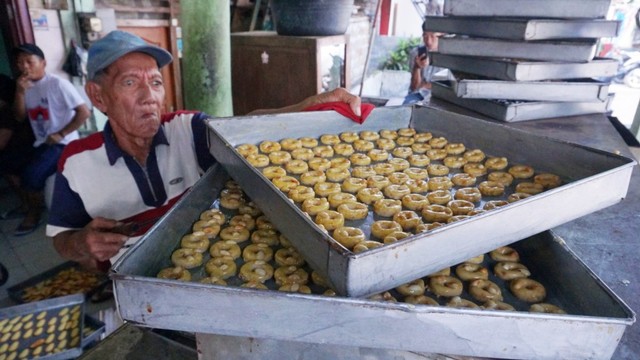 Industri kue kering Kwitang