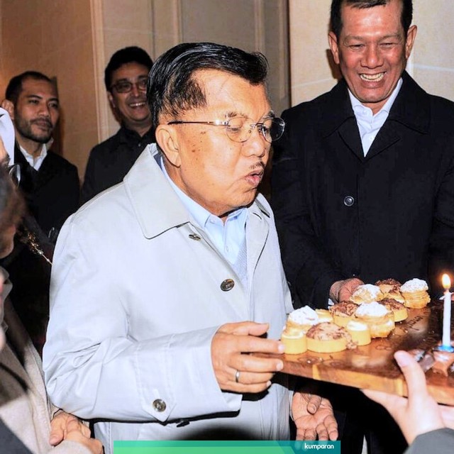Kue ulang tahun dari Kepala BNPB untuk Jusuf Kalla. Foto: Dok. BNPB