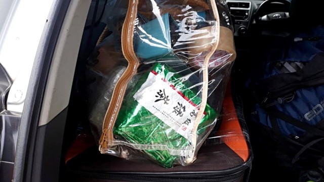 Barang bukti sabu yang ditemukan di bagasi mobil. Foto: Dok. Istimewa