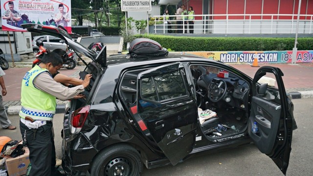 Mobil WNA, Kecelakaan, Jalan Jenderal Sudirman