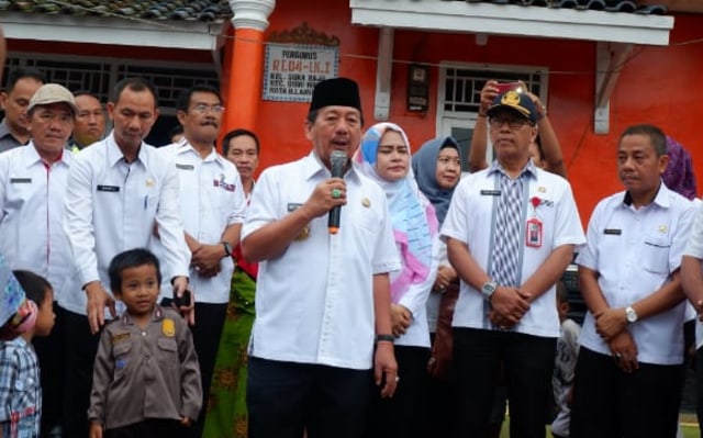 Walikota Bandar Lampung Herman HN tengah memberikan sambutan dalam penyelenggaraan Pasar Murah selama Ramadan, Rabu (15/5) | Foto : Obbie Fernando/Lampung Geh