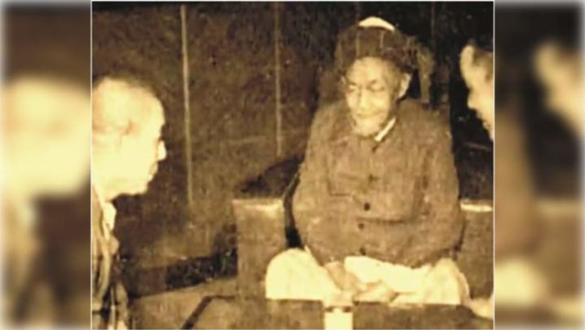 Hadratussyaikh KH. M. Hasyim Asy'ari saat menerima tamu utusan Jepang pada perjuangan kemerdekaan. foto: Dokumentasi Tebuireng