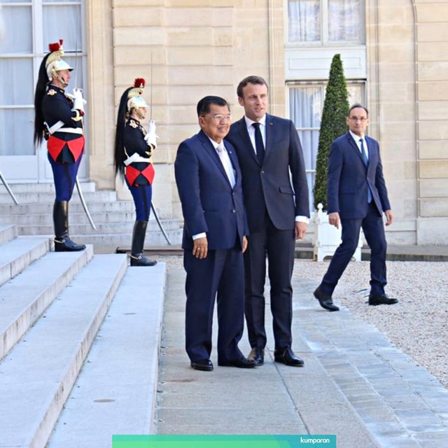 Wakil Presiden Jusuf Kalla berfoto bersama Presiden Prancis Emmanuel Macron. Foto: Dok. Setwapres