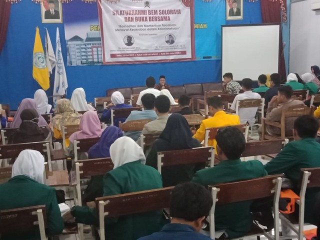 Kegiatan ikrar Indonesia Damai dilakukan mahasiswa yang tergabung dalam Badan Eksekutif Mahasiswa (BEM) Solo Raya di Aula Universitas Islam Batik (Uniba) Surakarta pada Rabu (15/05/2019) kemarin. (Agung Santoso)