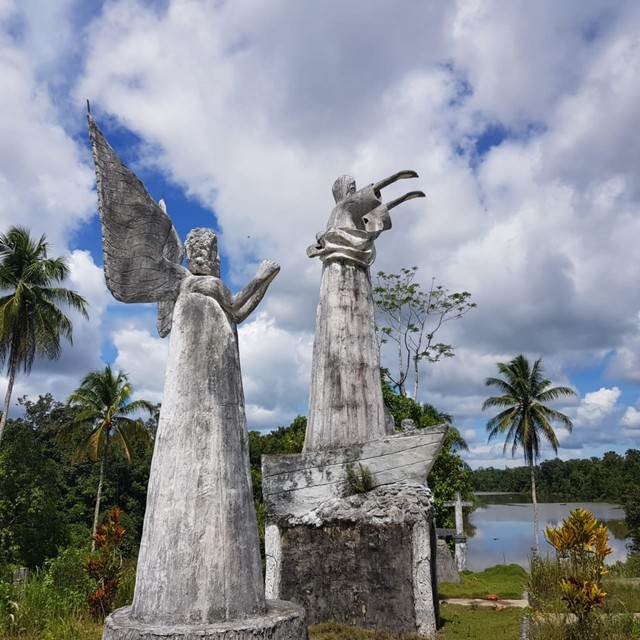 Menyusuri Terang dan Gelap, Patung Penyimpan Sejarah Kristen di Sorong (1152096)