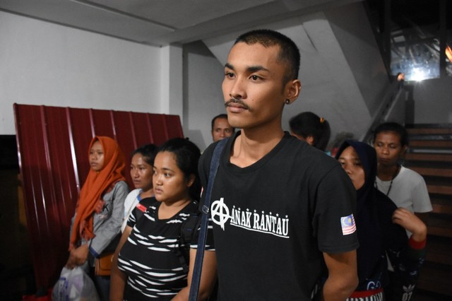 Pekerja migran asal Indonesia yang dipulangkan imigrasi Malaysia, Rabu (15/5). Foto: Reza Novriandi