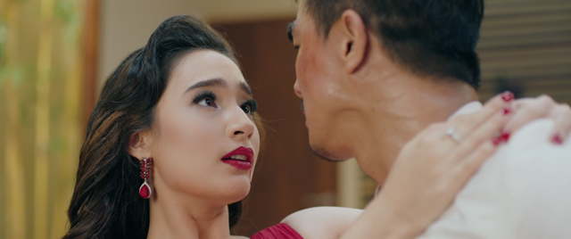 Tatjana Saphira di film 'Hit n Run'