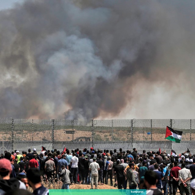 Suasana para demonstran saat memperingati ke 71 tahun hari Nakba di garis Israel-Palestina. Foto: AFP