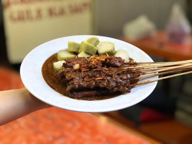 Sate ayam Madura H Husain Blok S
