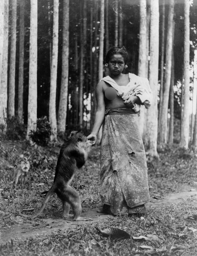 Ilustrasi wanita Bali telanjang dada. Foto: Getty Images