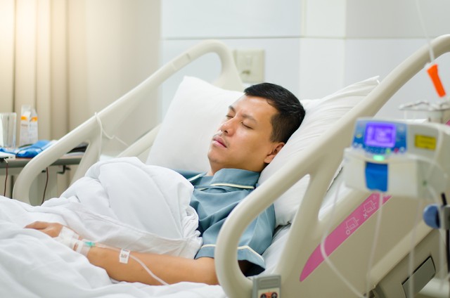 com-Ilustrasi seseorang dirawat di rumah sakit Foto: Shutterstock