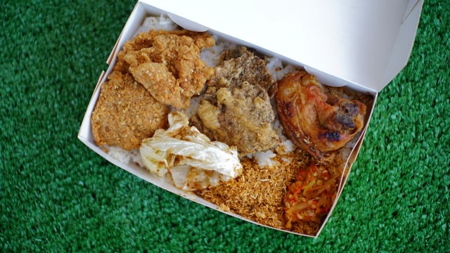 Renyah Berbalut Gurih dalam Seporsi Nasi Kulit Malam Minggu (665490)