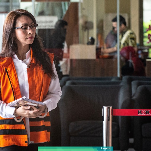 Bupati nonaktif Talaud, Sri Wahyumi Maria bersiap menjalani pemeriksaan di gedung KPK, Jumat (17/5/2019). Foto: ANTARA FOTO/Aprillio Akbar