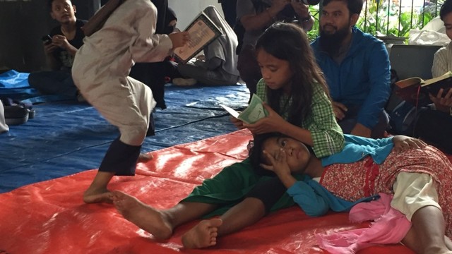 Kolong Flyover Kumuh di Tebet, Gerbang Hijrah Anak Punk