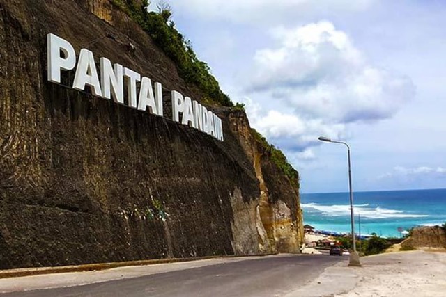Pantai Pandawa, salah-satu kekayaan desa Kutuh (Dok.Kemndes)
