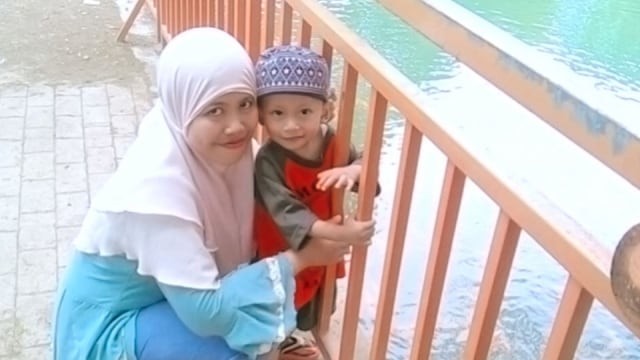 Ibu Lindungi Anak Hisap Dadah - Seorang wanita bersama anak