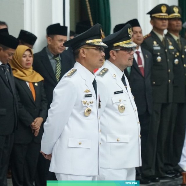 Pelantikan Bupati dan Wakil Bupati Cirebon Sunjaya Purwadisastra-Imron Rosyadi. Foto: Dok. Ananda Gabriel